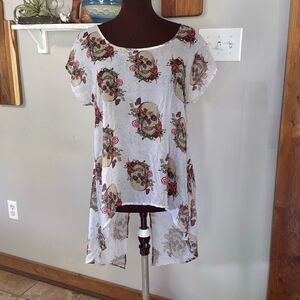 Hot topic womens floral sheer skull hi low shirt size medium white black red dar